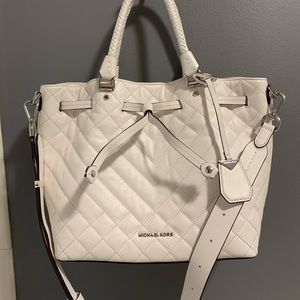 michael kors blakely medium quilted leather bucket bag